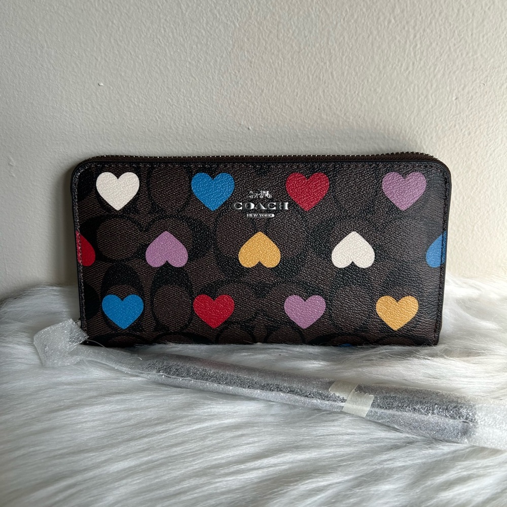 Coach Heart Signature Brown Multi Canvas Long Zip Wallet‎ New